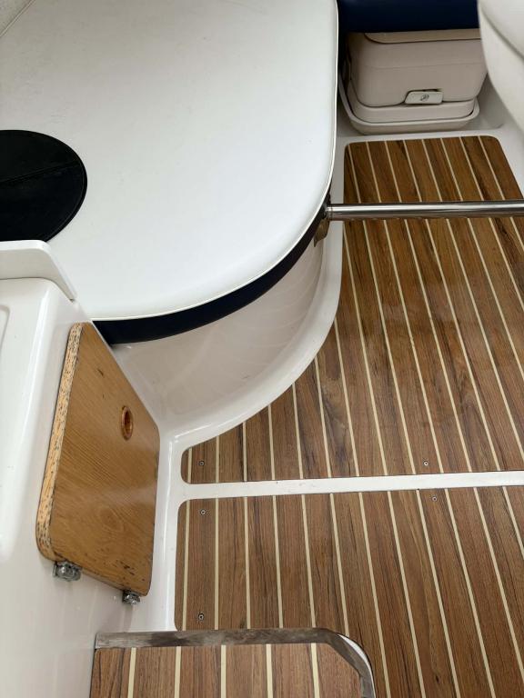 		QUICKSILVER 580 PILOTEHOUSE