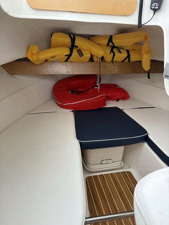 		QUICKSILVER 580 PILOTEHOUSE