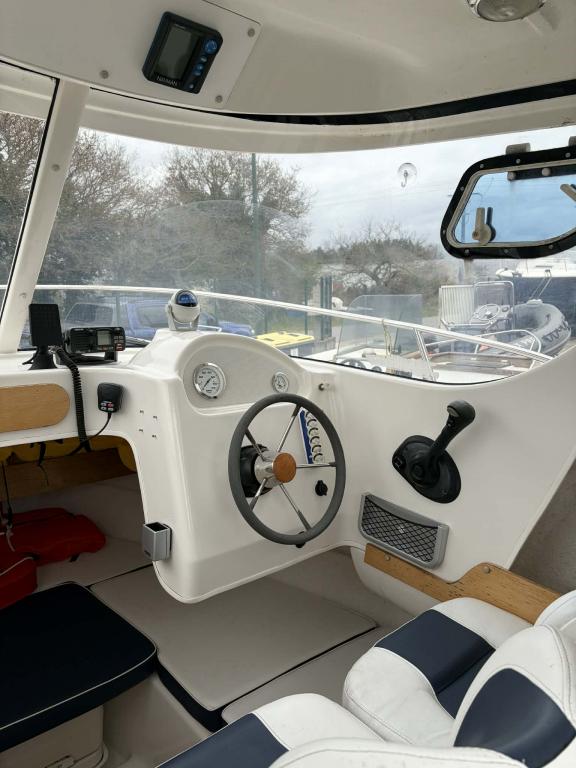 		QUICKSILVER 580 PILOTEHOUSE