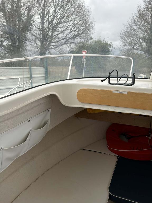 		QUICKSILVER 580 PILOTEHOUSE