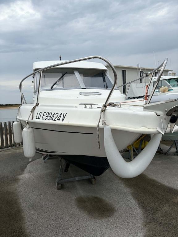 B2 Marine Cap Ferret 722T