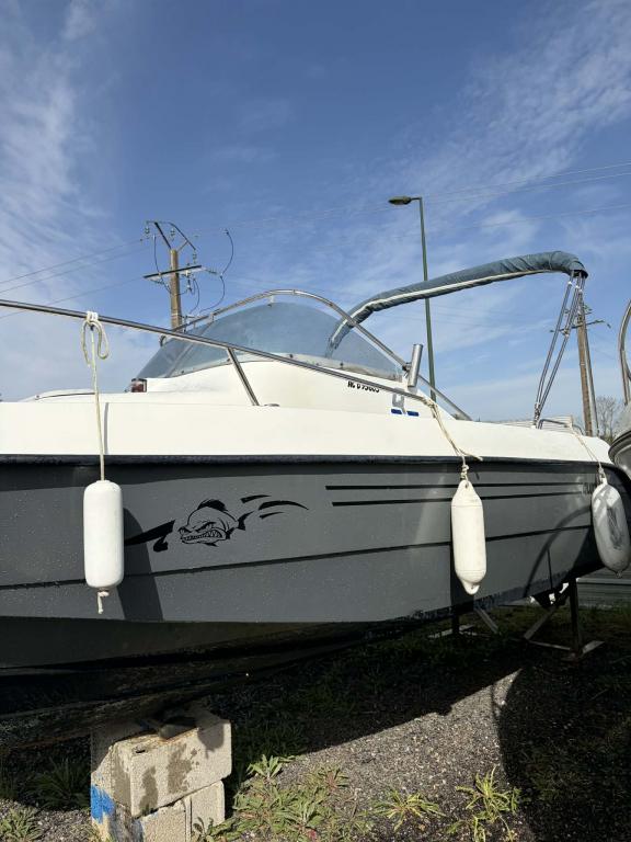 QUICKSILVER 640 CABINE