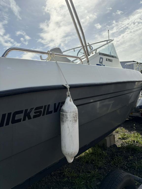 QUICKSILVER 640 CABINE